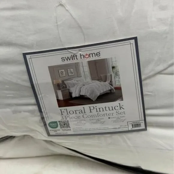 3 Piece Cal-King/King White Floral Pintuck Comforter Set New